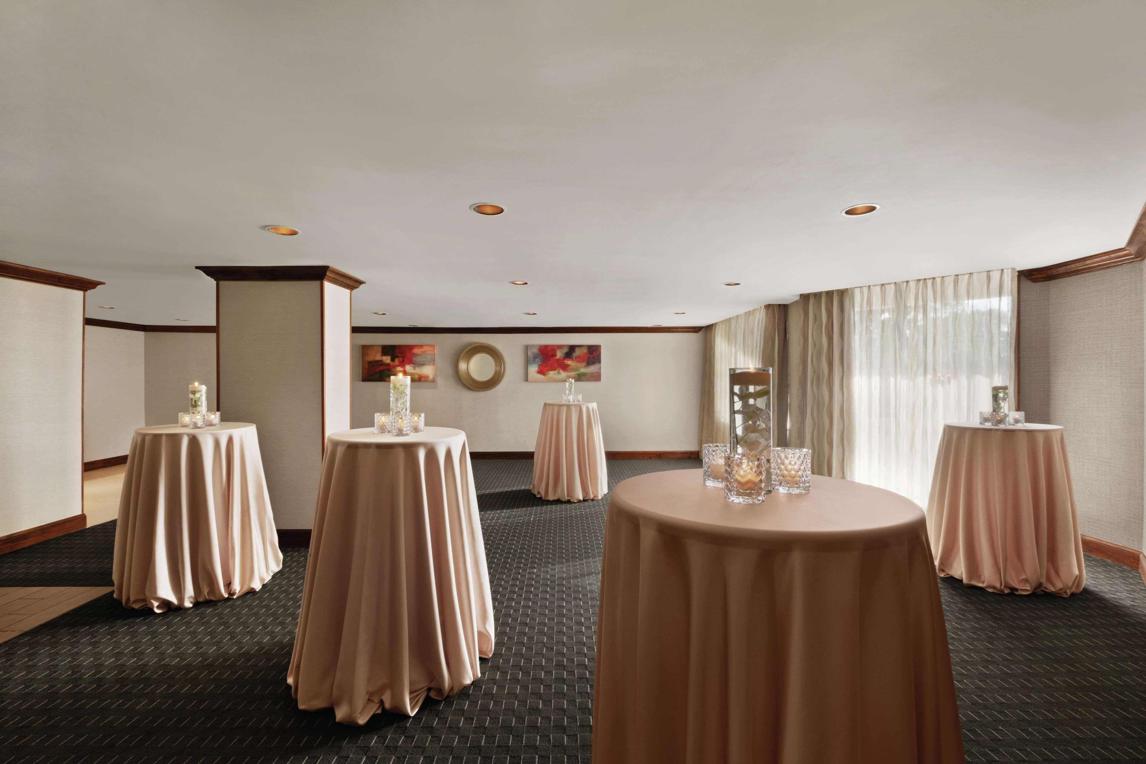 ฮิลตัน ชาร์ลอตต์ เอ็กเซกคิวทีฟ พาร์ค Hotel ชาร์ล็อต ภายนอก รูปภาพ