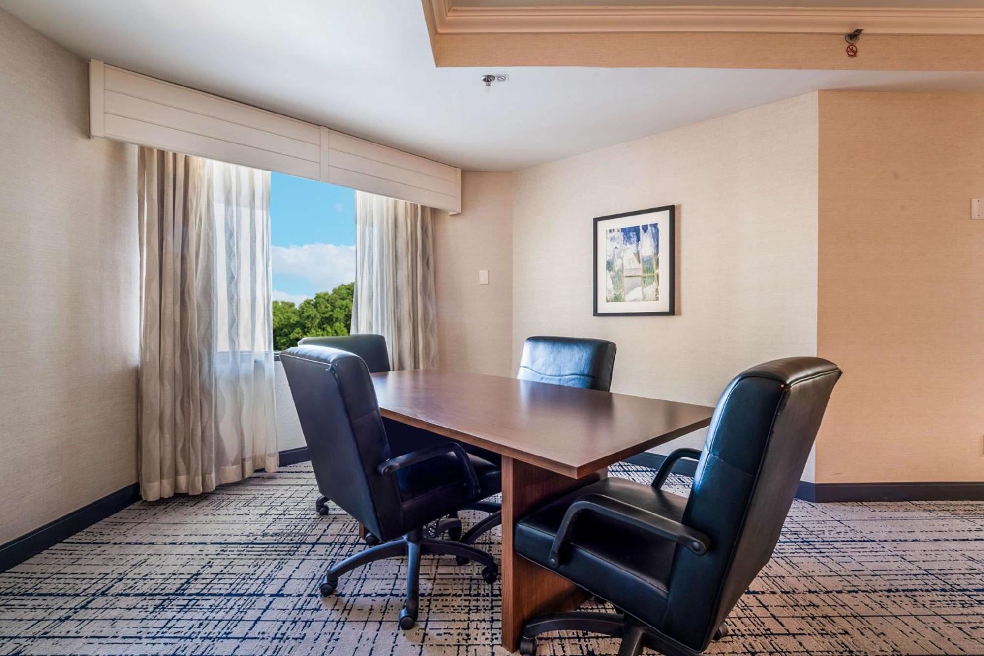 ฮิลตัน ชาร์ลอตต์ เอ็กเซกคิวทีฟ พาร์ค Hotel ชาร์ล็อต ภายนอก รูปภาพ